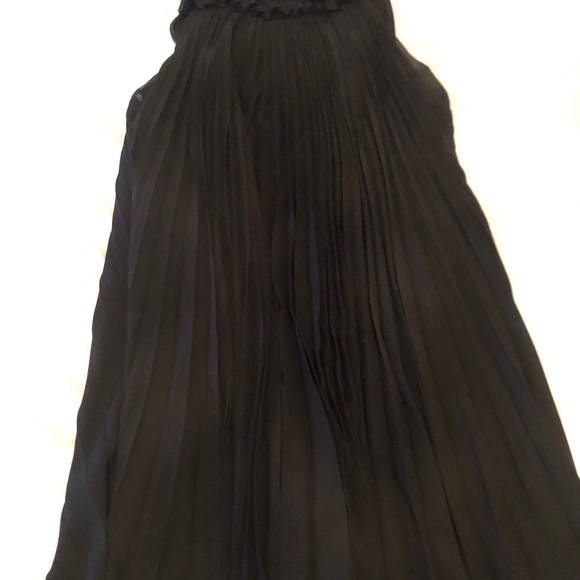 Dresses - Picture 5 of 9